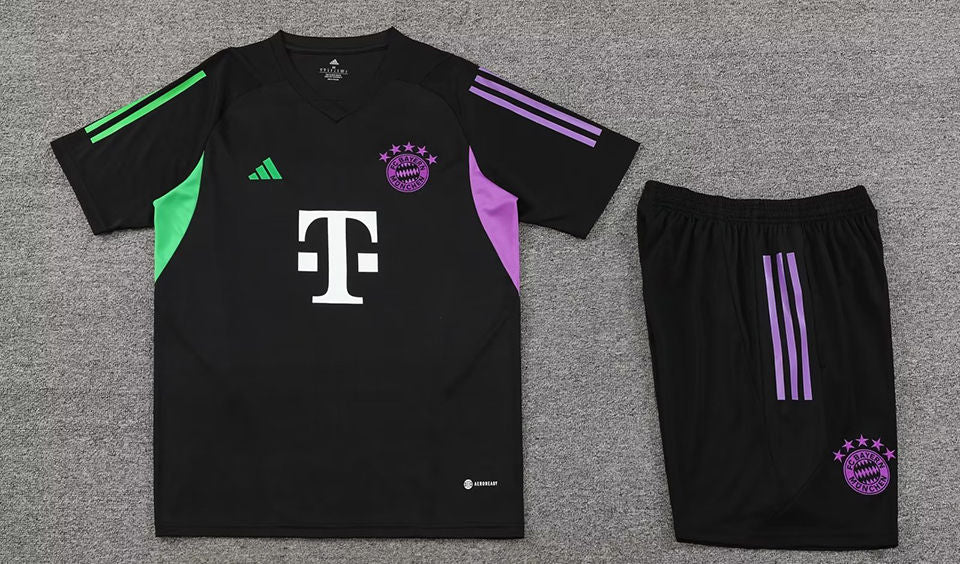Bayern Black Short Training Set 23/24