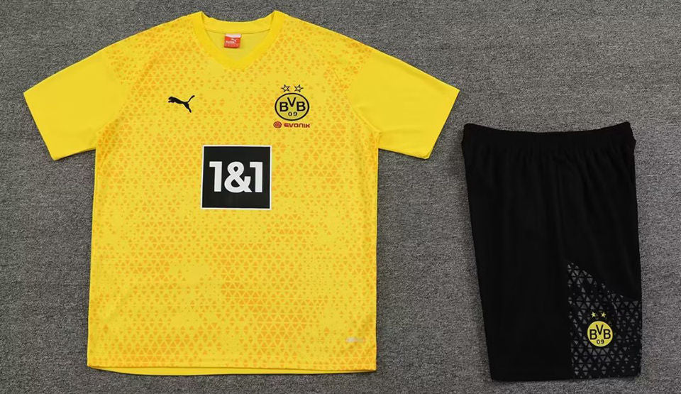 Dortmund Yellow Short Training Set 23/24